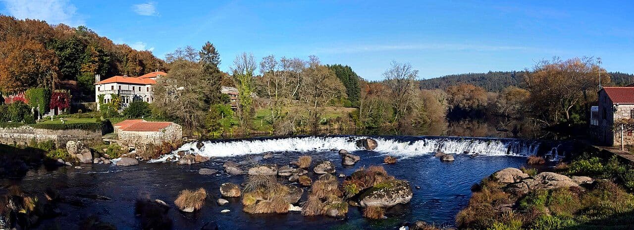 A Ponte Maceira — muíños e pazo